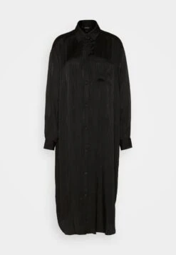 Monki Blousejurk - Black Jaquard -Fashionista Verkoop fd642a77dd894ea7a6ee0f61ee8d5b27 scaled